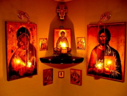 Οι ιερές εικόνες βοηθούν στην προσευχή